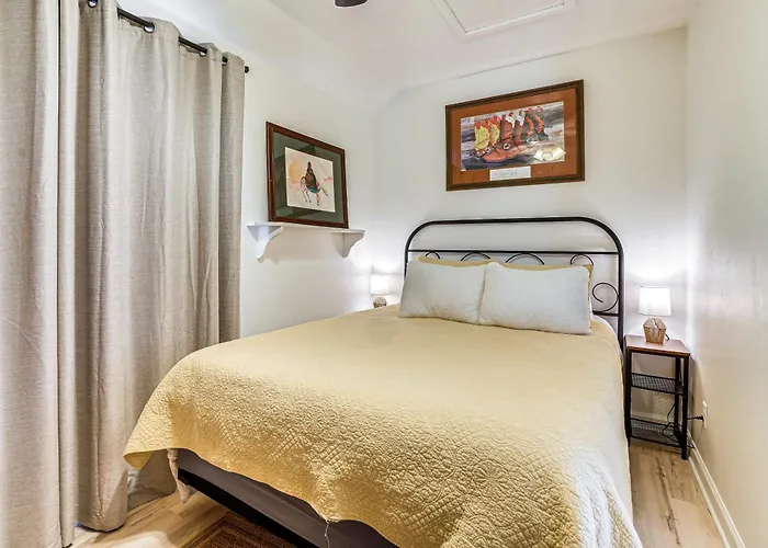 Cozy Abode Explore The Wild West! Holiday home